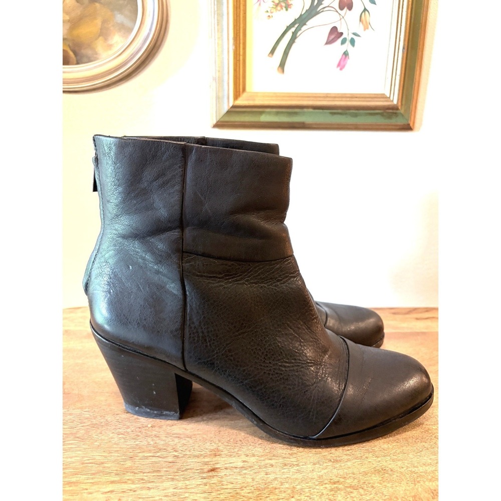 GRAY Sandy Black Leather Cap Toe Ankle Boots Back Zip Block Heel Minimalist 8.5M